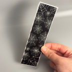 Holografisches Spinnennetz-Lesezeichen mit Folienprägung – Ein Netz aus Lesevergnügen!